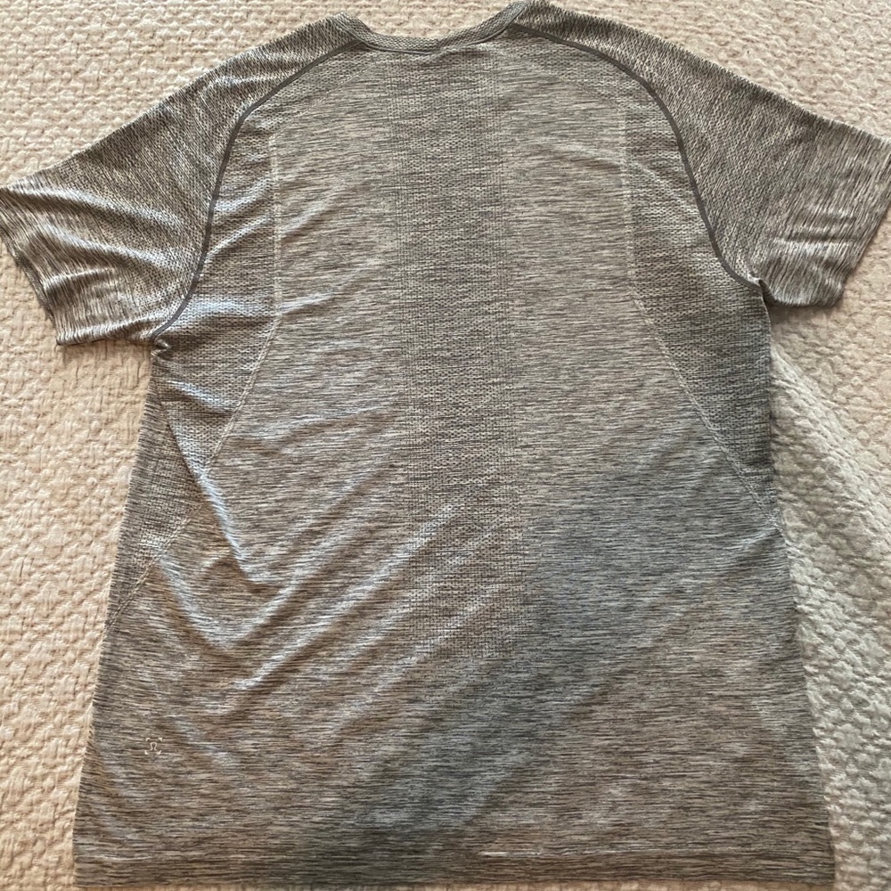 Lululemon men’s T-shirt